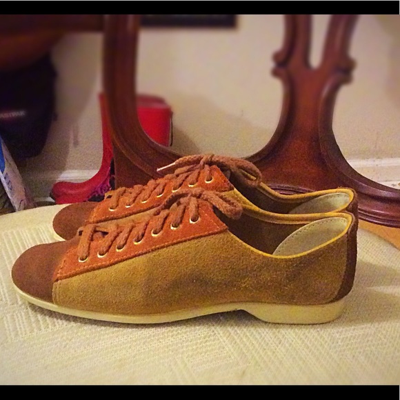 Vintage Brunswick Women’s Suede Bowling Shoes - Picture 3 of 6